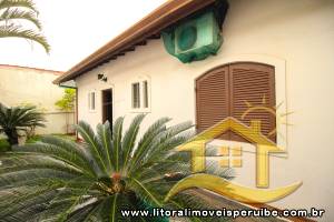 Casa - Térrea com 5 quartos (sendo 1 suite(s)) a 190,00 metros praia.