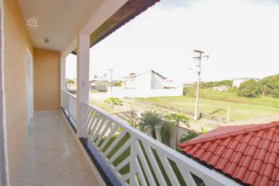 Casa - Sobrado com 4 dormitórios (sendo 1 suite(s)) a 0,00 metros praia.