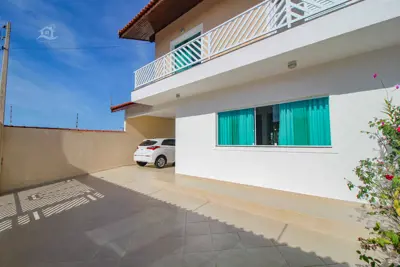 Casa - Sobrado com 4 dormitórios (sendo 1 suite(s)) a 0,00 metros praia.