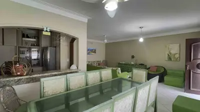 Casa - Térrea com 3 quartos (sendo 1 suite(s)) a 200,00 metros praia.