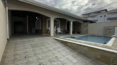 Casa - Térrea com 3 quartos (sendo 1 suite(s)) a 200,00 metros praia.