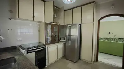 Casa - Térrea com 3 quartos (sendo 1 suite(s)) a 200,00 metros praia.