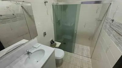 Casa - Térrea com 3 quartos (sendo 1 suite(s)) a 200,00 metros praia.