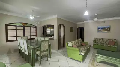 Casa - Térrea com 3 quartos (sendo 1 suite(s)) a 200,00 metros praia.