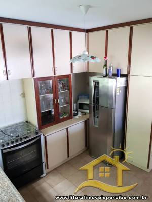 Casa - Térrea com 3 quartos (sendo 1 suite(s)) a 200,00 metros praia.