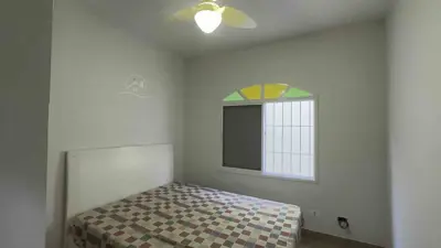 Casa - Térrea com 3 quartos (sendo 1 suite(s)) a 200,00 metros praia.