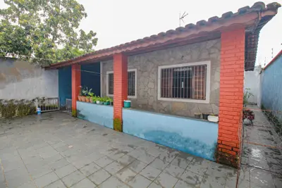 Casa para venda no bairro 65, em Peruíbe / SP.