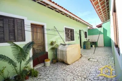 Casa - Térrea com 3 dormitórios (sendo 1 suite(s)) a 1000,00 metros praia.