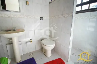 Casa - Térrea com 3 dormitórios (sendo 1 suite(s)) a 1000,00 metros praia.