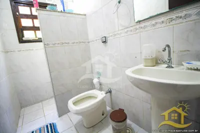 Casa - Térrea com 3 dormitórios (sendo 1 suite(s)) a 1000,00 metros praia.
