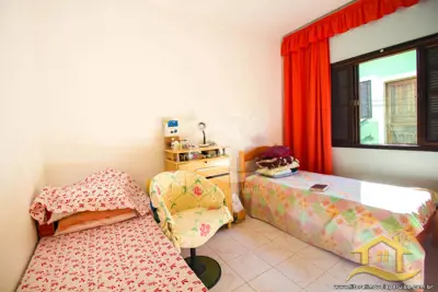 Casa - Térrea com 3 dormitórios (sendo 1 suite(s)) a 1000,00 metros praia.