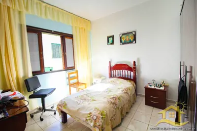 Casa - Térrea com 3 dormitórios (sendo 1 suite(s)) a 1000,00 metros praia.