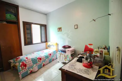 Casa - Térrea com 3 dormitórios (sendo 1 suite(s)) a 1000,00 metros praia.
