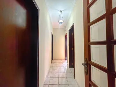 Casa - Térrea com piscina com 3 quartos (sendo 1 suite(s)) a 700,00 metros praia.