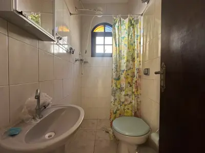 Casa - Térrea com piscina com 3 quartos (sendo 1 suite(s)) a 700,00 metros praia.