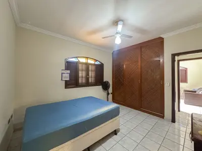 Casa - Térrea com piscina com 3 quartos (sendo 1 suite(s)) a 700,00 metros praia.