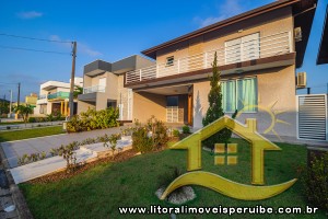 Casa - Sobrado com 4 dormitórios (sendo 3 suite(s)) a 1000 metros praia.