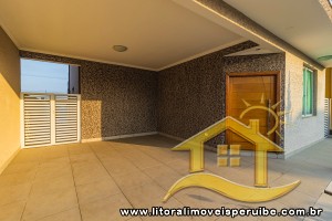 Casa - Sobrado com 4 dormitórios (sendo 3 suite(s)) a 1000 metros praia.