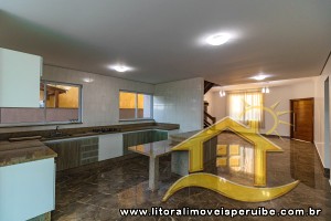 Casa - Sobrado com 4 dormitórios (sendo 3 suite(s)) a 1000 metros praia.