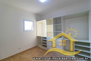 Casa - Sobrado com 4 dormitórios (sendo 3 suite(s)) a 1000 metros praia.