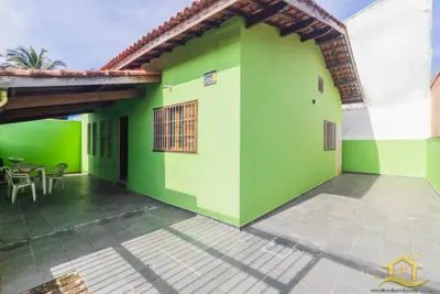 Casa - Térrea com 2 dormitórios (sendo 0 suite(s)) a 800,00 metros praia.