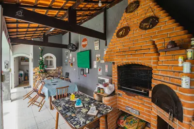 Casa - Térrea com 3 quartos (sendo 1 suite(s)) a 200,00 metros praia.