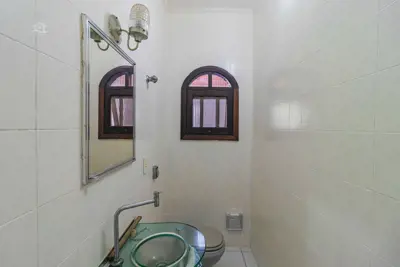 Casa - Térrea com 3 quartos (sendo 1 suite(s)) a 200,00 metros praia.