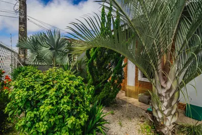 Casa - Térrea com 3 quartos (sendo 1 suite(s)) a 200,00 metros praia.