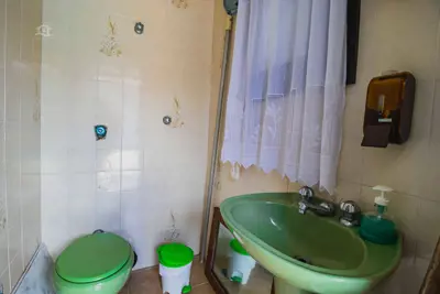 Casa - Térrea com 3 quartos (sendo 1 suite(s)) a 200,00 metros praia.
