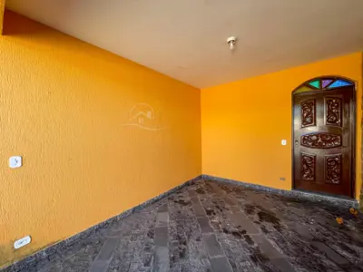 Casa - Sobrado com 4 quartos (sendo 1 suite(s)) a 0,00 metros praia.