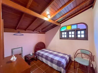 Casa - Sobrado com 4 quartos (sendo 1 suite(s)) a 0,00 metros praia.