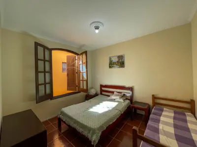 Casa - Sobrado com 4 quartos (sendo 1 suite(s)) a 0,00 metros praia.