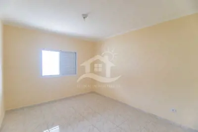 Casa - Térrea com 3 quartos (sendo 1 suite(s)) a 500,00 metros praia.
