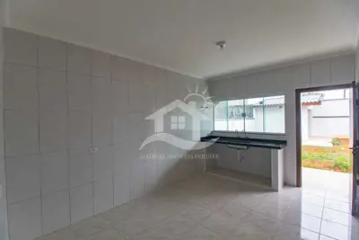 Casa - Térrea com 3 quartos (sendo 1 suite(s)) a 500,00 metros praia.