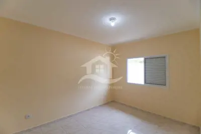 Casa - Térrea com 3 quartos (sendo 1 suite(s)) a 500,00 metros praia.