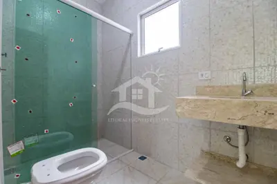 Casa - Térrea com 3 quartos (sendo 1 suite(s)) a 500,00 metros praia.