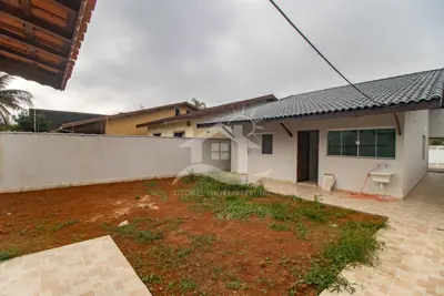 Casa - Térrea com 3 quartos (sendo 1 suite(s)) a 500,00 metros praia.