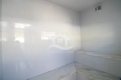 Casa - Sobrado com 5 dormitórios (sendo 2 suite(s)) a 1100,00 metros praia.