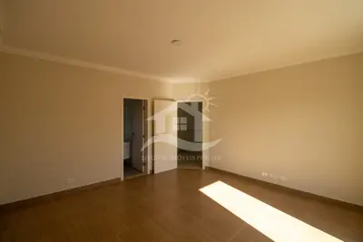 Casa - Sobrado com 5 dormitórios (sendo 2 suite(s)) a 1100,00 metros praia.