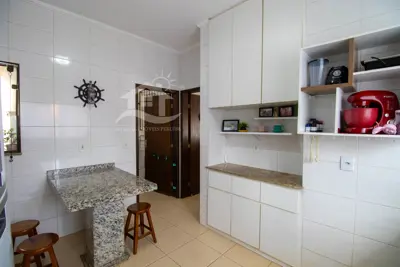 Casa - Térrea com 3 dormitórios (sendo 1 suite(s)) a 200,00 metros praia.