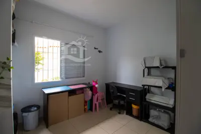 Casa - Térrea com 3 dormitórios (sendo 1 suite(s)) a 200,00 metros praia.