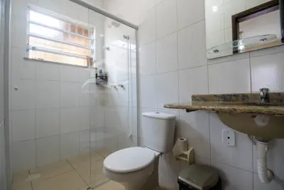 Casa - Térrea com 3 dormitórios (sendo 1 suite(s)) a 200,00 metros praia.