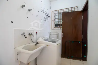 Casa - Térrea com 3 dormitórios (sendo 1 suite(s)) a 200,00 metros praia.
