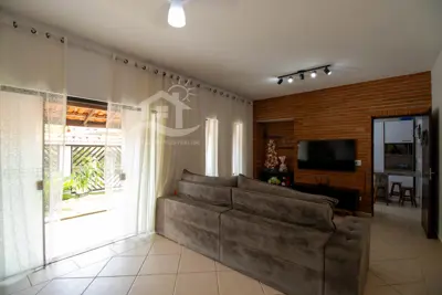 Casa - Térrea com 3 dormitórios (sendo 1 suite(s)) a 200,00 metros praia.