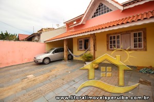 Casa - Assobradada com 5 dormitórios (sendo 1 suite(s)) a 0,00 metros praia.