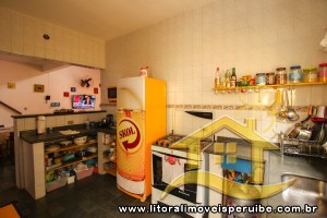 Casa - Assobradada com 5 dormitórios (sendo 1 suite(s)) a 0,00 metros praia.