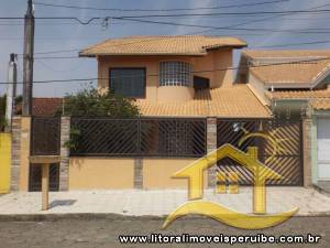 Casa - Sobrado com 3 dormitórios (sendo 1 suite(s)) a 300,00 metros praia.