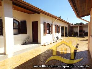 Casa para  no bairro Stella Maris, em Peruíbe / .