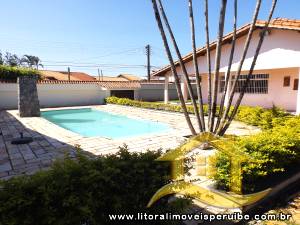 Casa para  no bairro Stella Maris, em Peruíbe / .