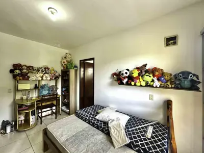 Casa - Sobrado com 3 dormitórios (sendo 2 suite(s)) a 900,00 metros praia.
